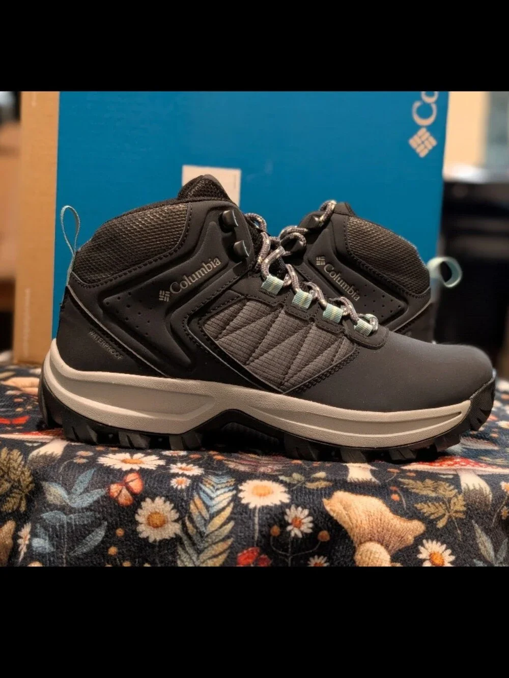 🆕 Women's SIZE 9 Columbia Transverse Waterproof Mid Top Hiking Boots